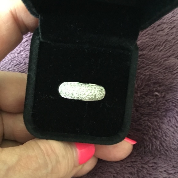 Vintage Solid 14Kt White gold 6 Row Natural Pave Diamonds Band Ring, 8 - Picture 14 of 15